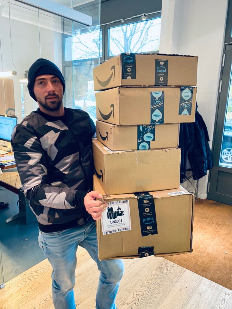 ein-packerl-2019-paketstapel