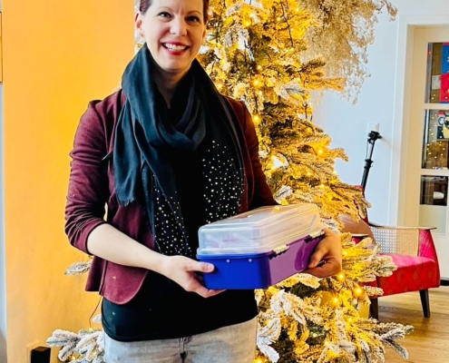 ein-packerl-2024-geschenk-am-christbaum