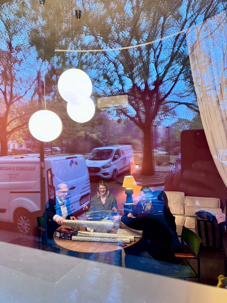 ein-packerl-2025-besprechung-am-abend