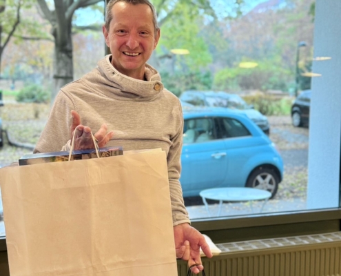 ein-packerl-2025-spender-mit-tueten