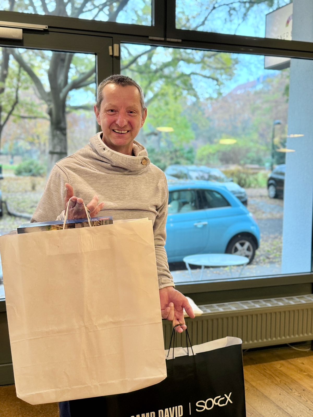 ein-packerl-2025-spender-mit-tueten