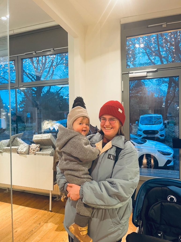 ein-packerl-2025-spenderin-mit-baby
